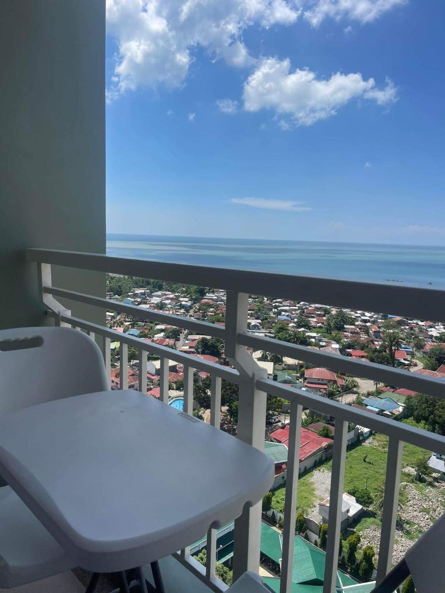Verdon Parc Davao City With Balcony By Darpm Екстер'єр фото