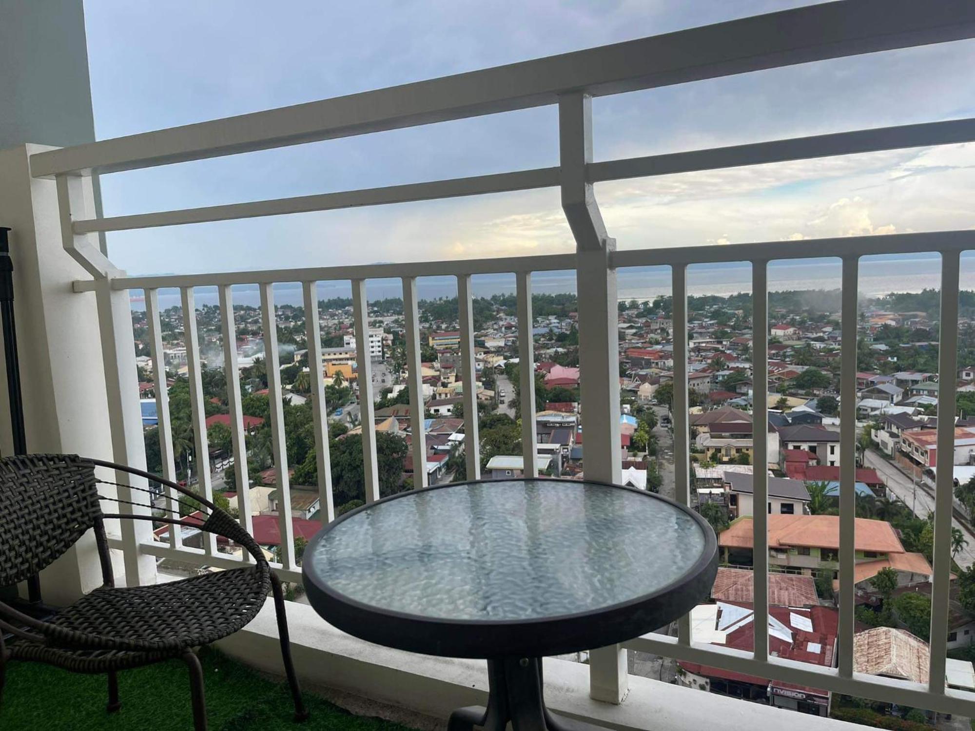 Verdon Parc Davao City With Balcony By Darpm Екстер'єр фото