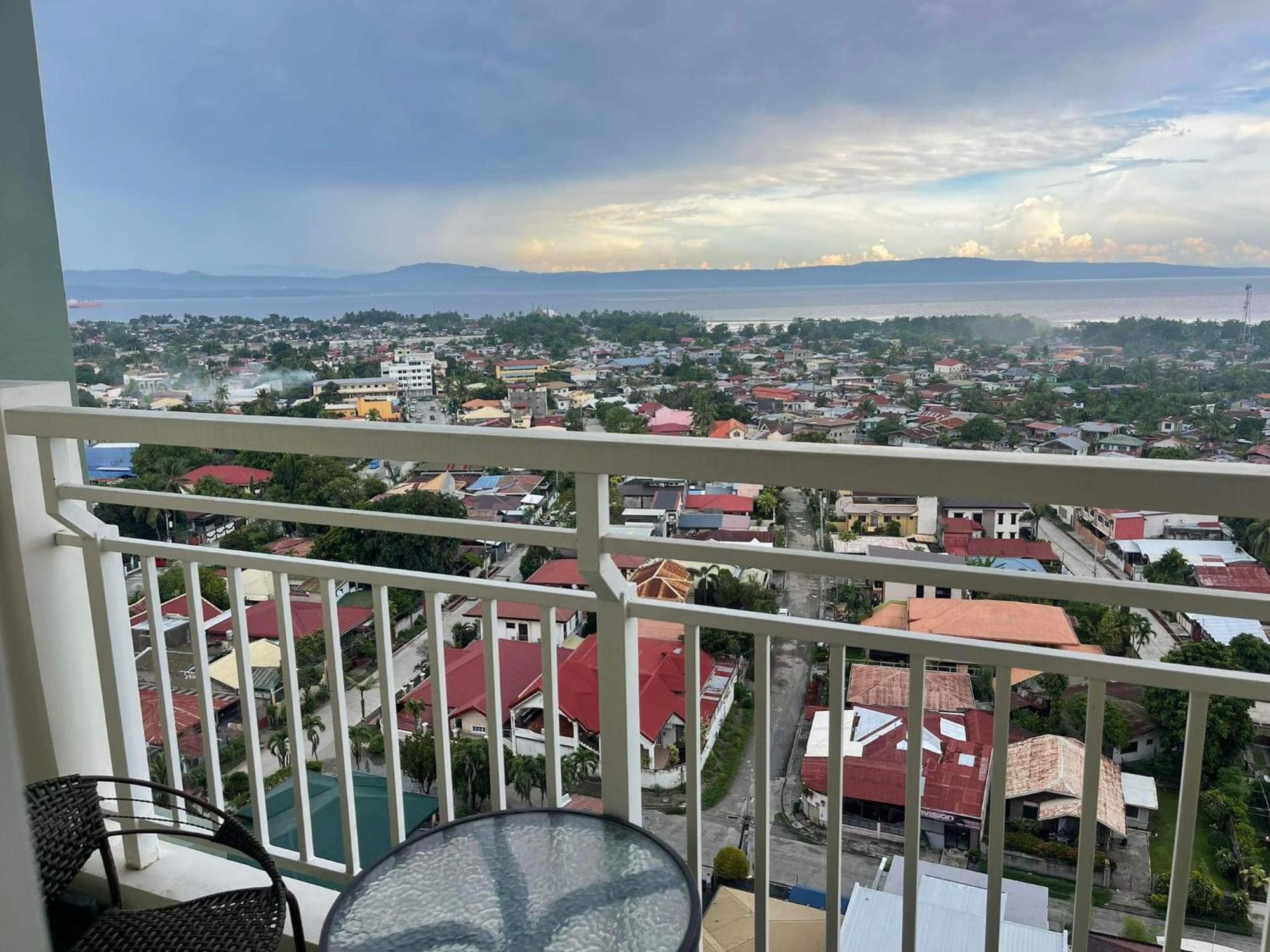Verdon Parc Davao City With Balcony By Darpm Екстер'єр фото