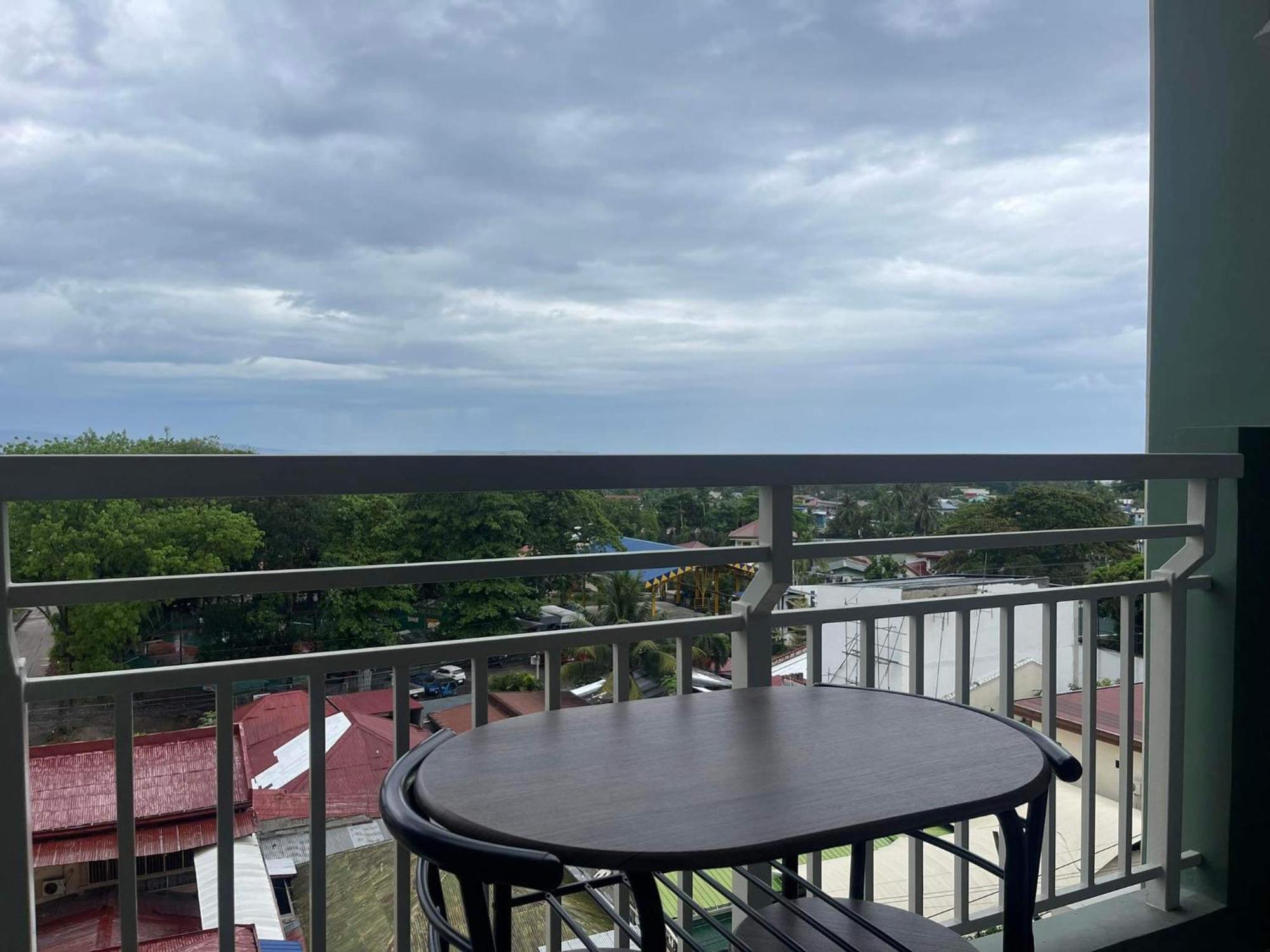 Verdon Parc Davao City With Balcony By Darpm Екстер'єр фото